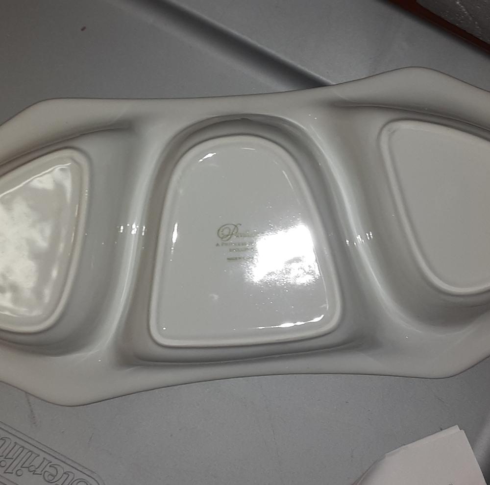 Divided serving dish NWOT - Picture 2 of 3